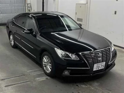 Toyota CROWN  с аукциона в Японии