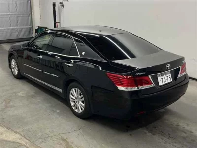 Toyota CROWN  с аукциона в Японии