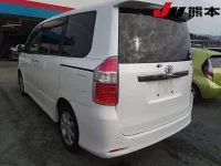 Toyota NOAH лот № 3037 оценка R  с аукциона в Японии 1