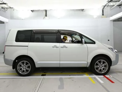 Mitsubishi DELICA D5