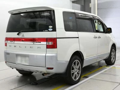 Mitsubishi DELICA D5
