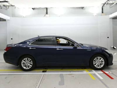 Toyota CROWN  с аукциона в Японии