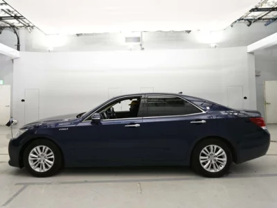 Toyota CROWN  с аукциона в Японии