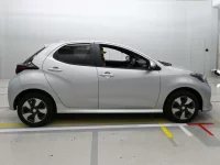 Toyota YARIS лот № 30305 оценка R  с аукциона в Японии 2