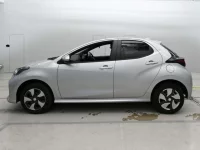 Toyota YARIS лот № 30305 оценка R  с аукциона в Японии 3