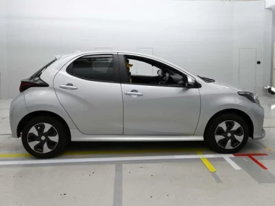 Toyota YARIS  с аукциона в Японии