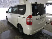 Toyota NOAH лот № 4088 оценка R  с аукциона в Японии 1