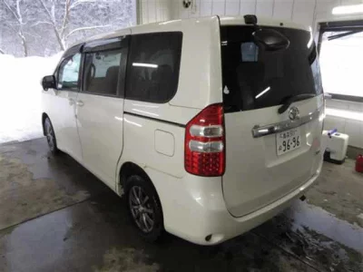 Toyota NOAH  с аукциона в Японии