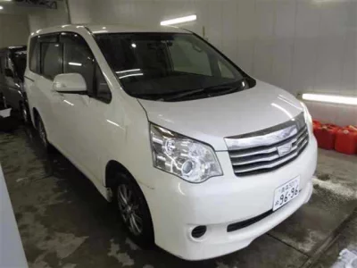 Toyota NOAH  с аукциона в Японии