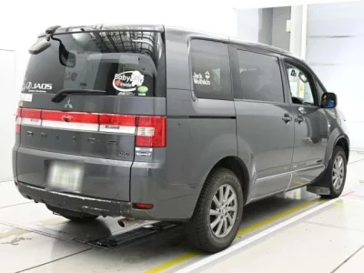 Mitsubishi DELICA D5