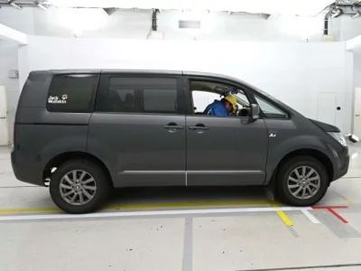 Mitsubishi DELICA D5