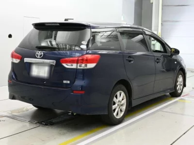 Toyota WISH  с аукциона в Японии