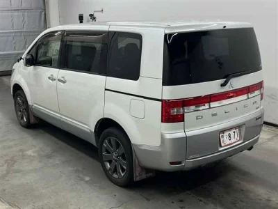 Mitsubishi DELICA D5