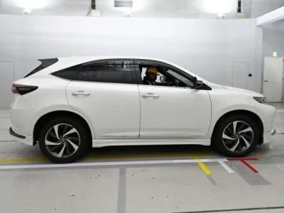 Toyota HARRIER  с аукциона в Японии