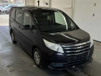 Toyota NOAH  с аукциона в Японии
