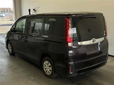 Toyota NOAH  с аукциона в Японии