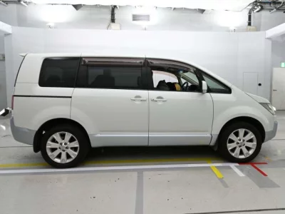 Mitsubishi DELICA D5