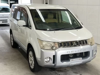Mitsubishi DELICA D5