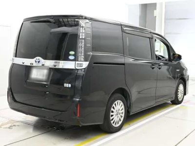 Toyota VOXY  с аукциона в Японии