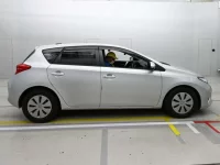 Toyota AURIS лот № 11070 оценка 3.5  с аукциона в Японии 2