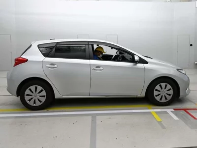 Toyota AURIS  с аукциона в Японии