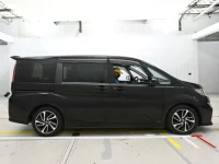 Honda STEP WAGON лот № 30457 оценка 5  с аукциона в Японии 2