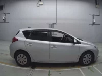 Toyota AURIS лот № 30461 оценка 3.5  с аукциона в Японии 2