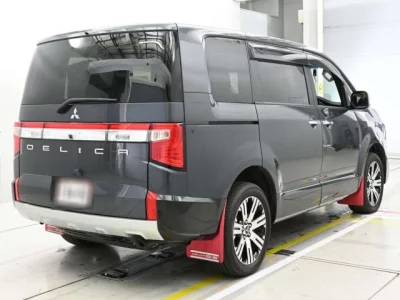 Mitsubishi DELICA D5