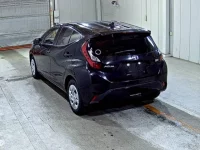 Toyota AQUA лот № 3005 оценка 4  с аукциона в Японии 1