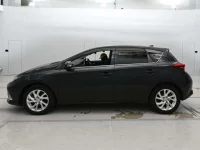 Toyota AURIS лот № 30525 оценка 4  с аукциона в Японии 3