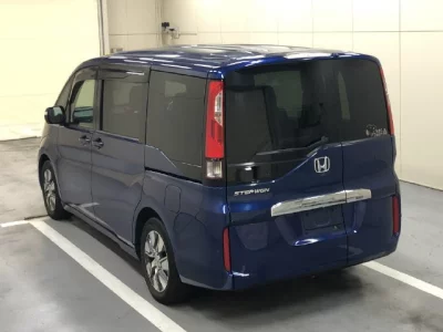 Honda STEP WAGON  с аукциона в Японии