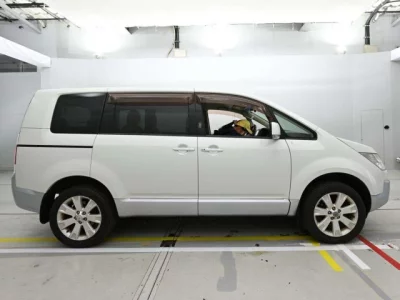 Mitsubishi DELICA D5