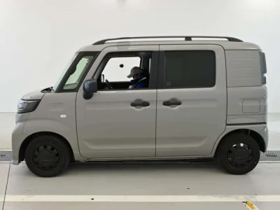 Suzuki SPACIA BASE