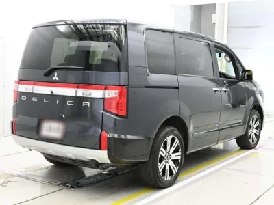 Mitsubishi DELICA D5