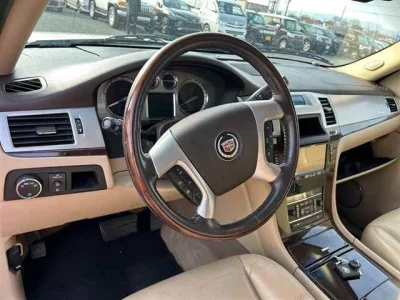 GM CADILLAC ESCALADE  с аукциона в Японии