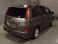 Toyota ISIS лот № 7003 оценка R  с аукциона в Японии 1