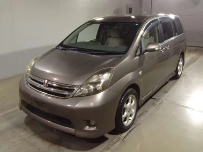 Toyota ISIS  с аукциона в Японии
