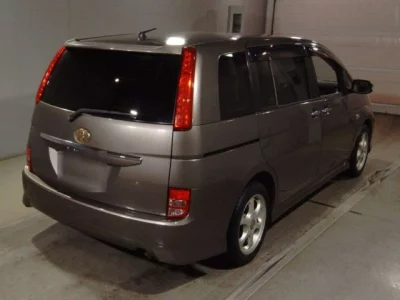 Toyota ISIS  с аукциона в Японии