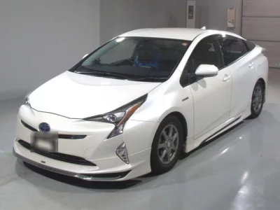 Toyota PRIUS  с аукциона в Японии