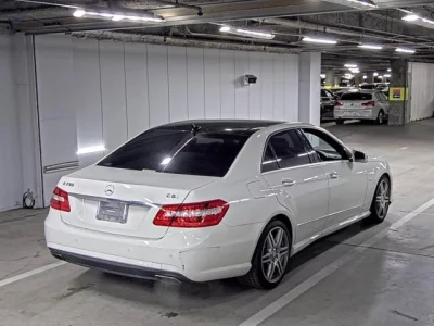 Mercedes-Benz E CLASS  с аукциона в Японии