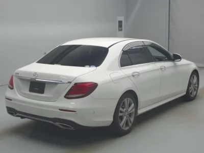 Mercedes-Benz E CLASS  с аукциона в Японии