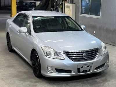 Toyota CROWN  с аукциона в Японии