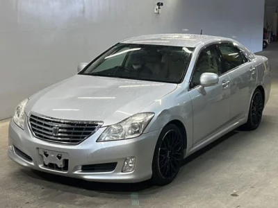 Toyota CROWN  с аукциона в Японии