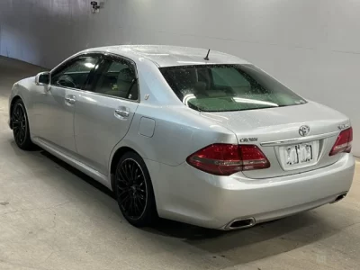 Toyota CROWN  с аукциона в Японии