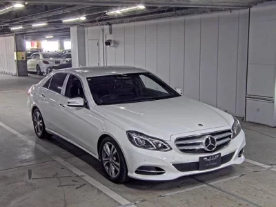 Mercedes-Benz E CLASS  с аукциона в Японии