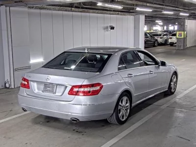 Mercedes-Benz E CLASS  с аукциона в Японии