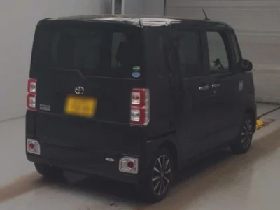 Toyota PIXIS MEGA  с аукциона в Японии