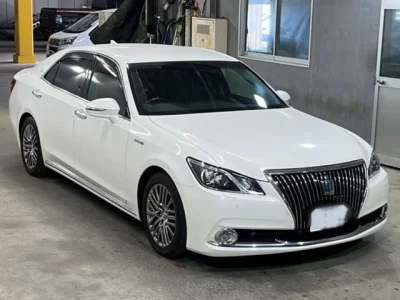 Toyota CROWN  с аукциона в Японии