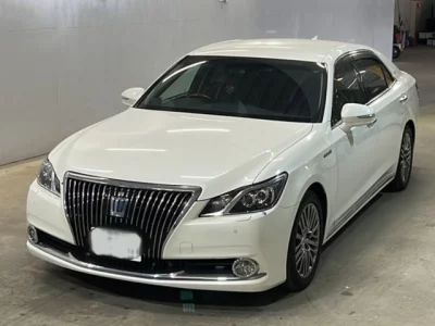 Toyota CROWN  с аукциона в Японии