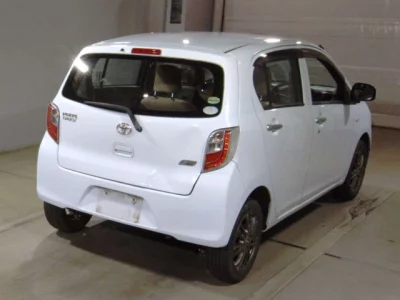 Toyota PIXIS EPOCH  с аукциона в Японии